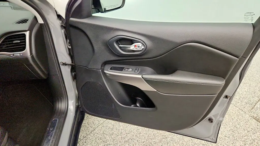 2020 Jeep Cherokee - $15,995