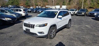 2019 Jeep Cherokee with Bright White Clearcoat Exterior