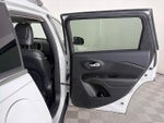 2014 Cherokee Thumbnail 27