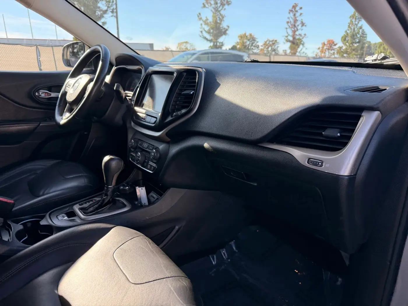 2015 Jeep Cherokee - $9,950