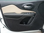 2016 Cherokee Thumbnail 10
