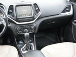 2016 Cherokee Thumbnail 26