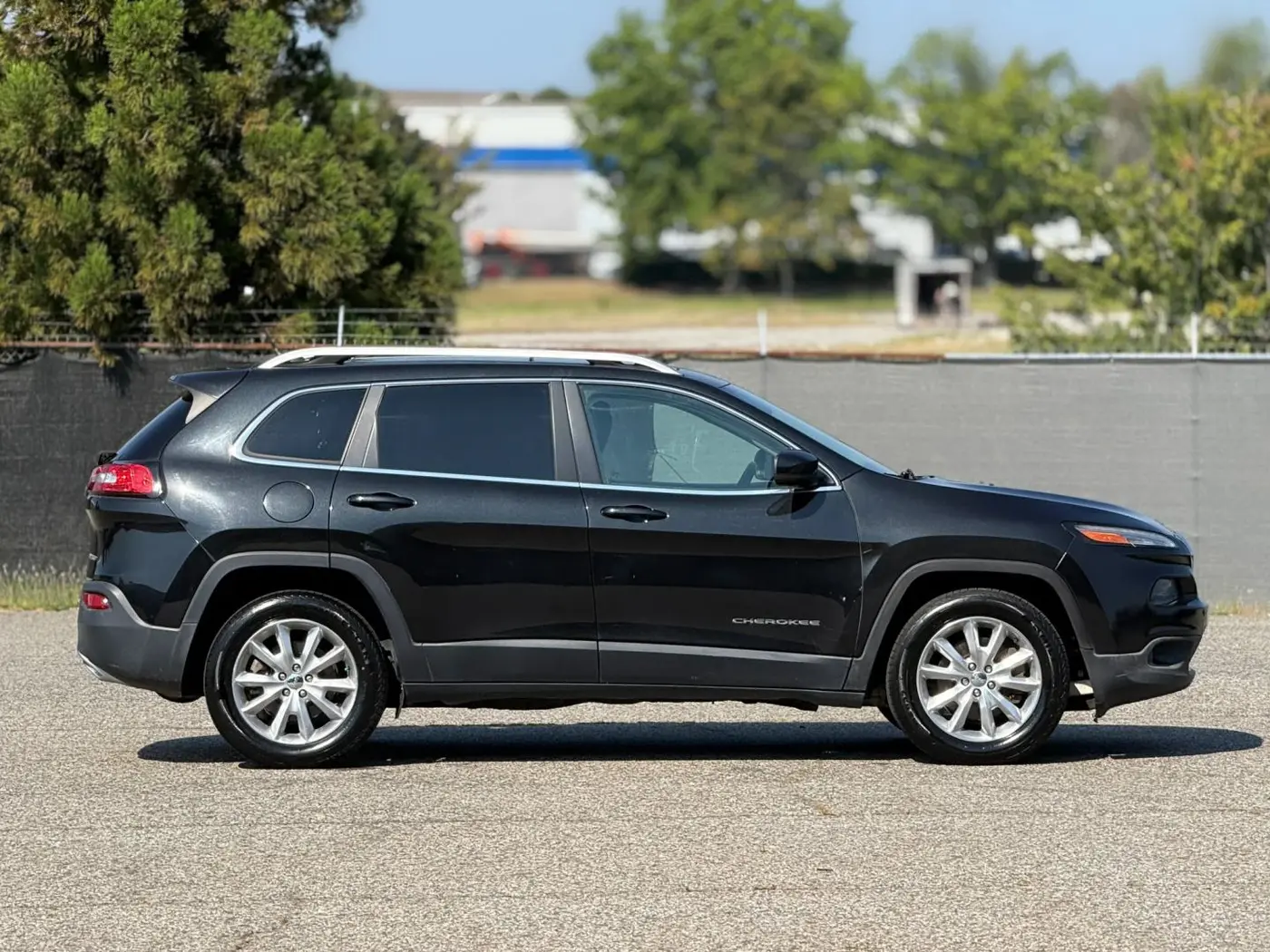 2015 Jeep Cherokee - $10,950