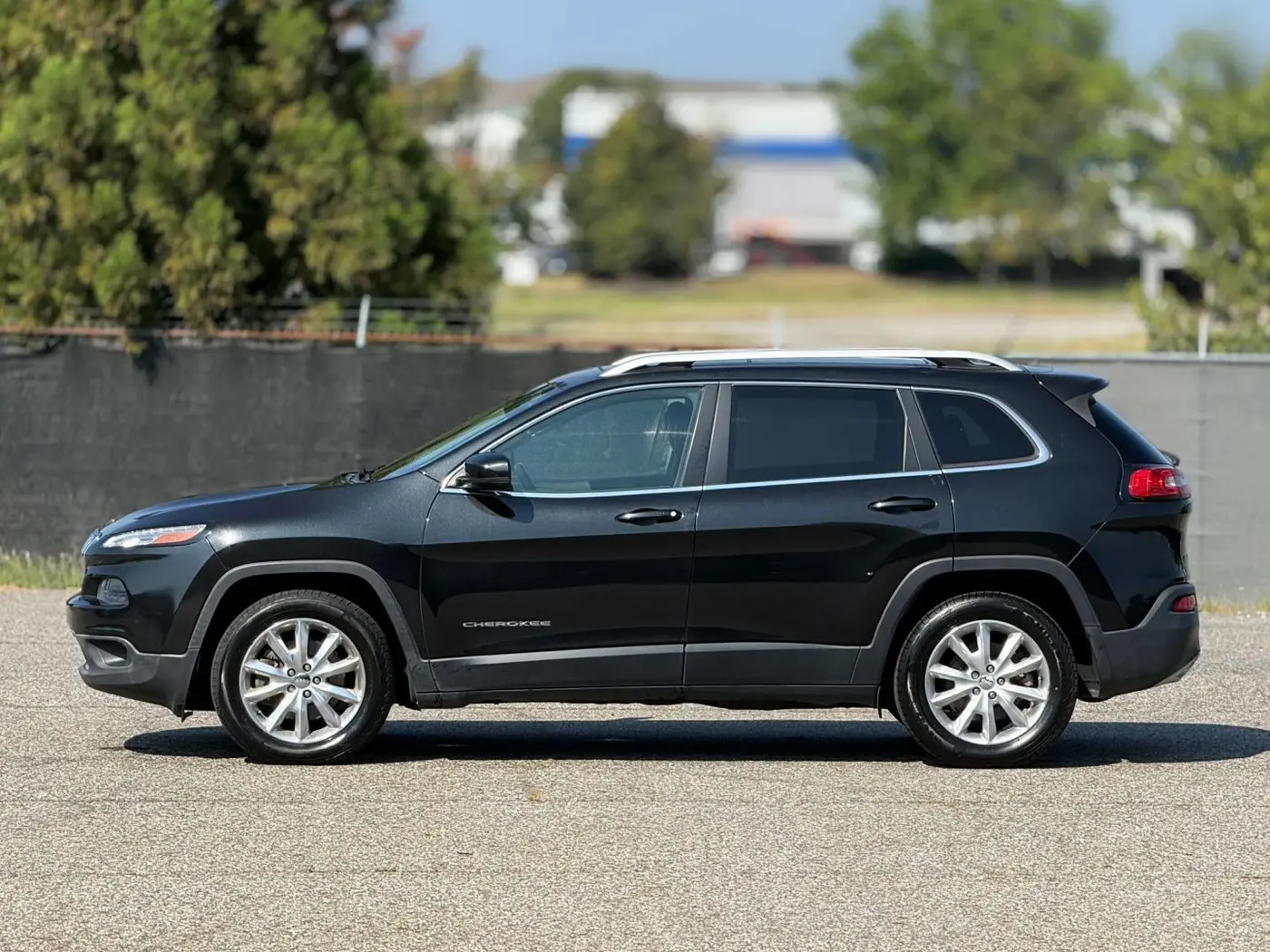 2015 Jeep Cherokee - $10,950