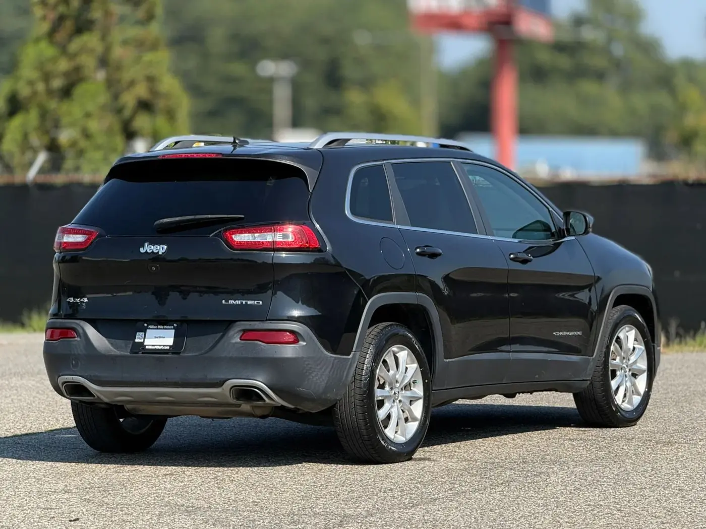 2015 Jeep Cherokee - $10,950