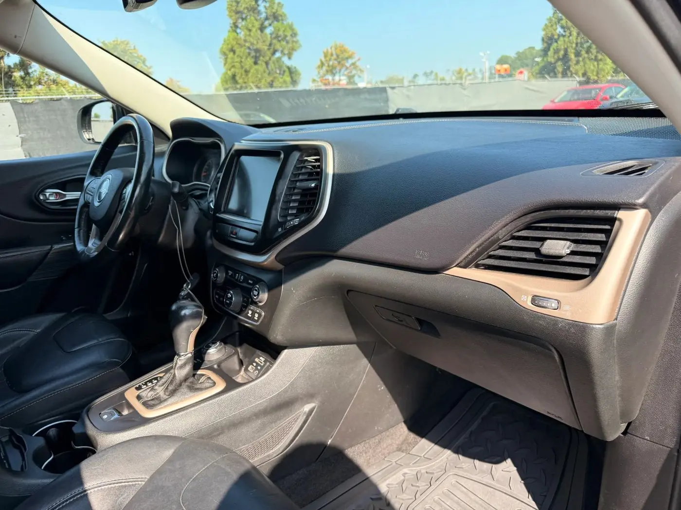2015 Jeep Cherokee - $10,950