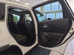 2021 Cherokee Thumbnail 32
