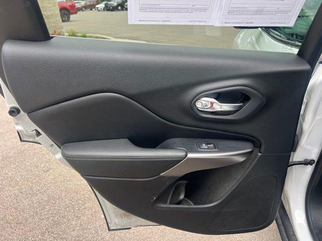 2019 Jeep Cherokee - $12,995