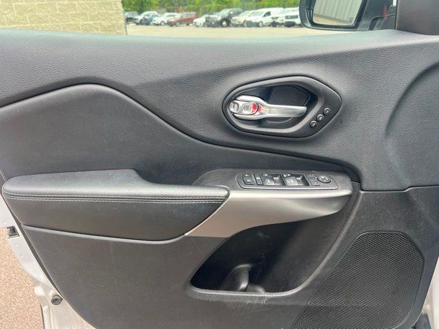 2019 Jeep Cherokee - $12,995