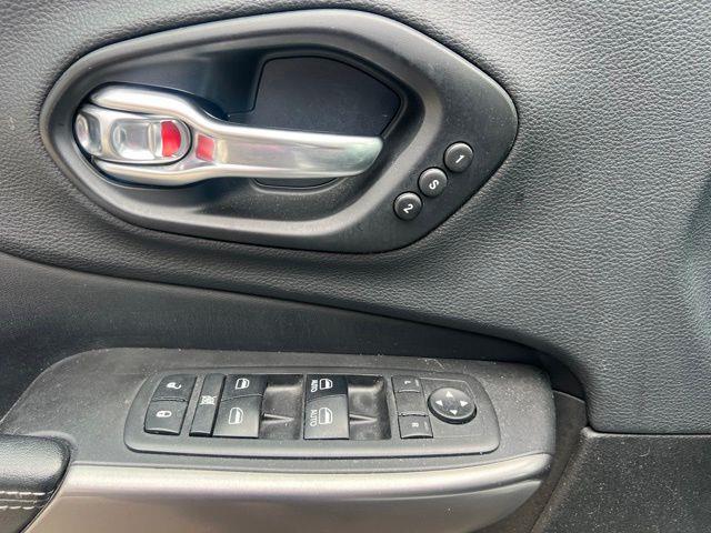2019 Jeep Cherokee - $12,995