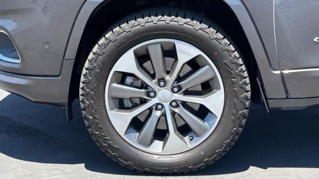 2019 Jeep Cherokee Overland