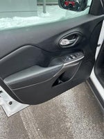 2020 Cherokee Thumbnail 7