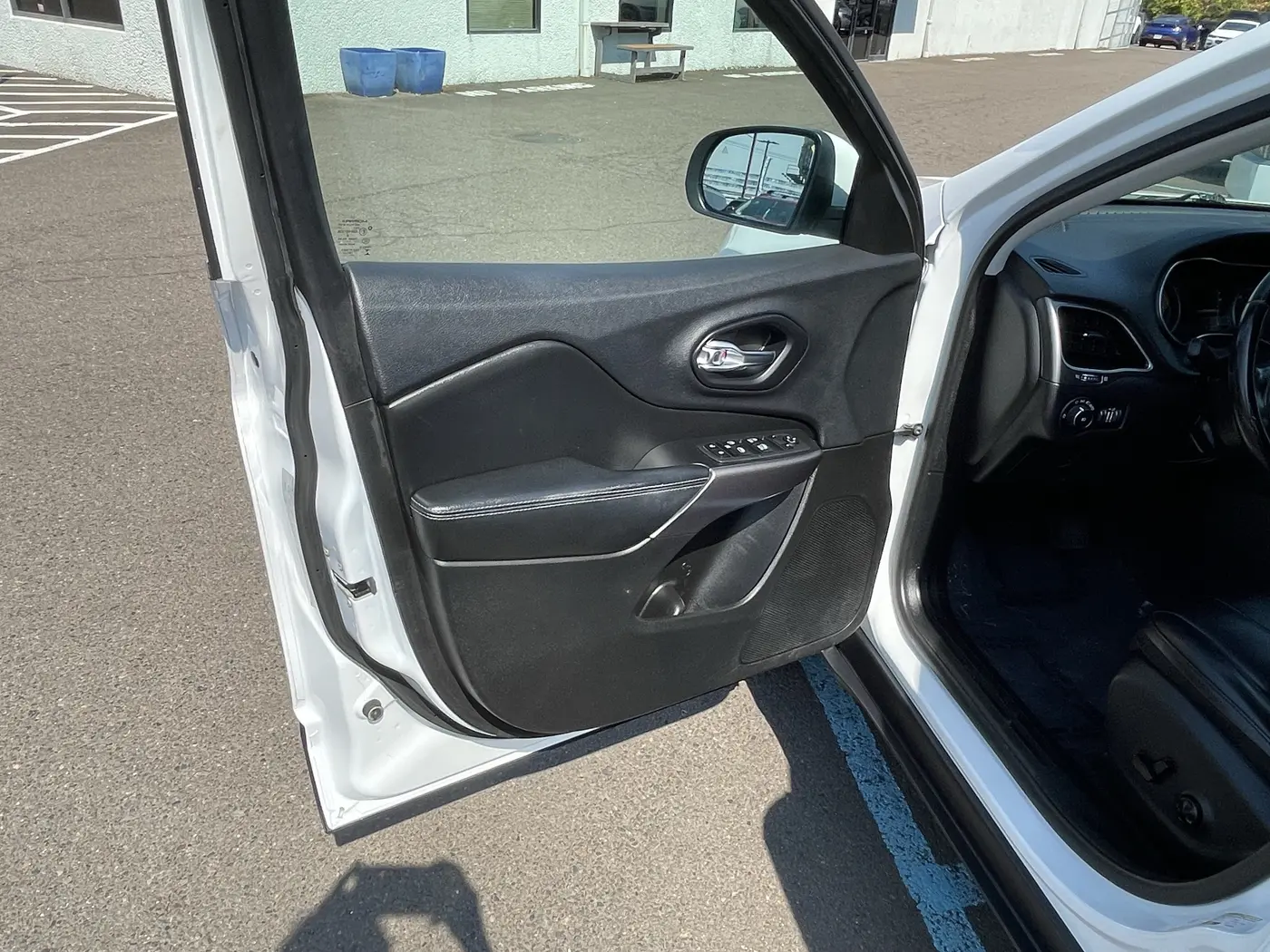 2019 Jeep Cherokee - $13,897