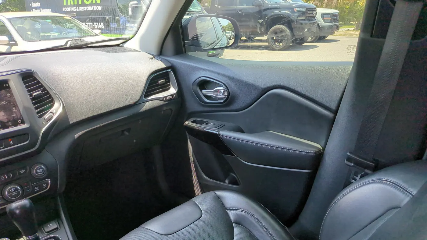 2023 Jeep Cherokee Altitude Lux