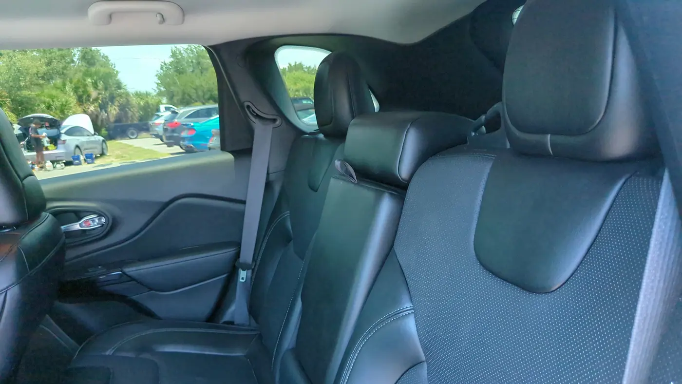 2023 Jeep Cherokee Altitude Lux