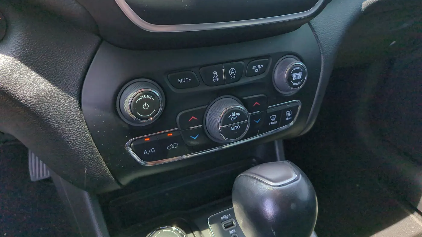 2023 Jeep Cherokee Altitude Lux