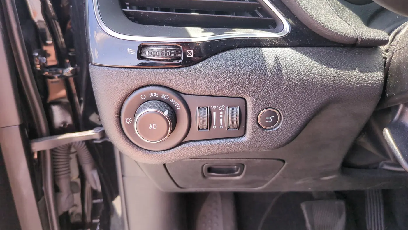 2023 Jeep Cherokee Altitude Lux