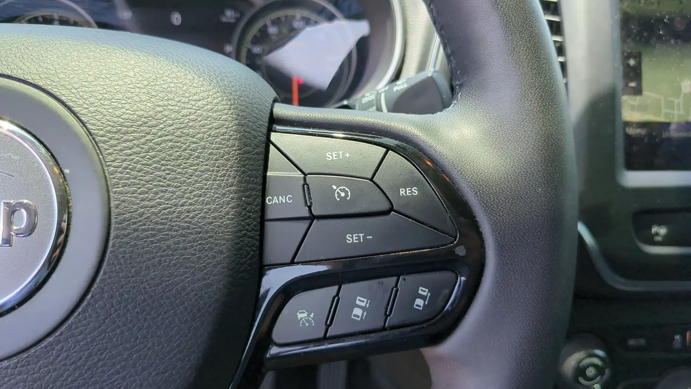 2023 Jeep Cherokee Altitude Lux