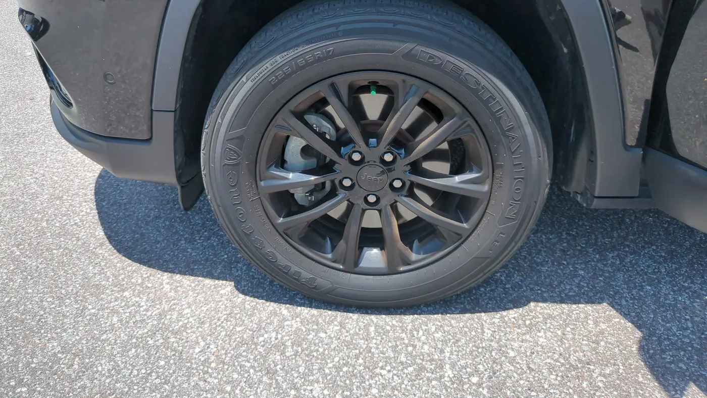 2023 Jeep Cherokee Altitude Lux