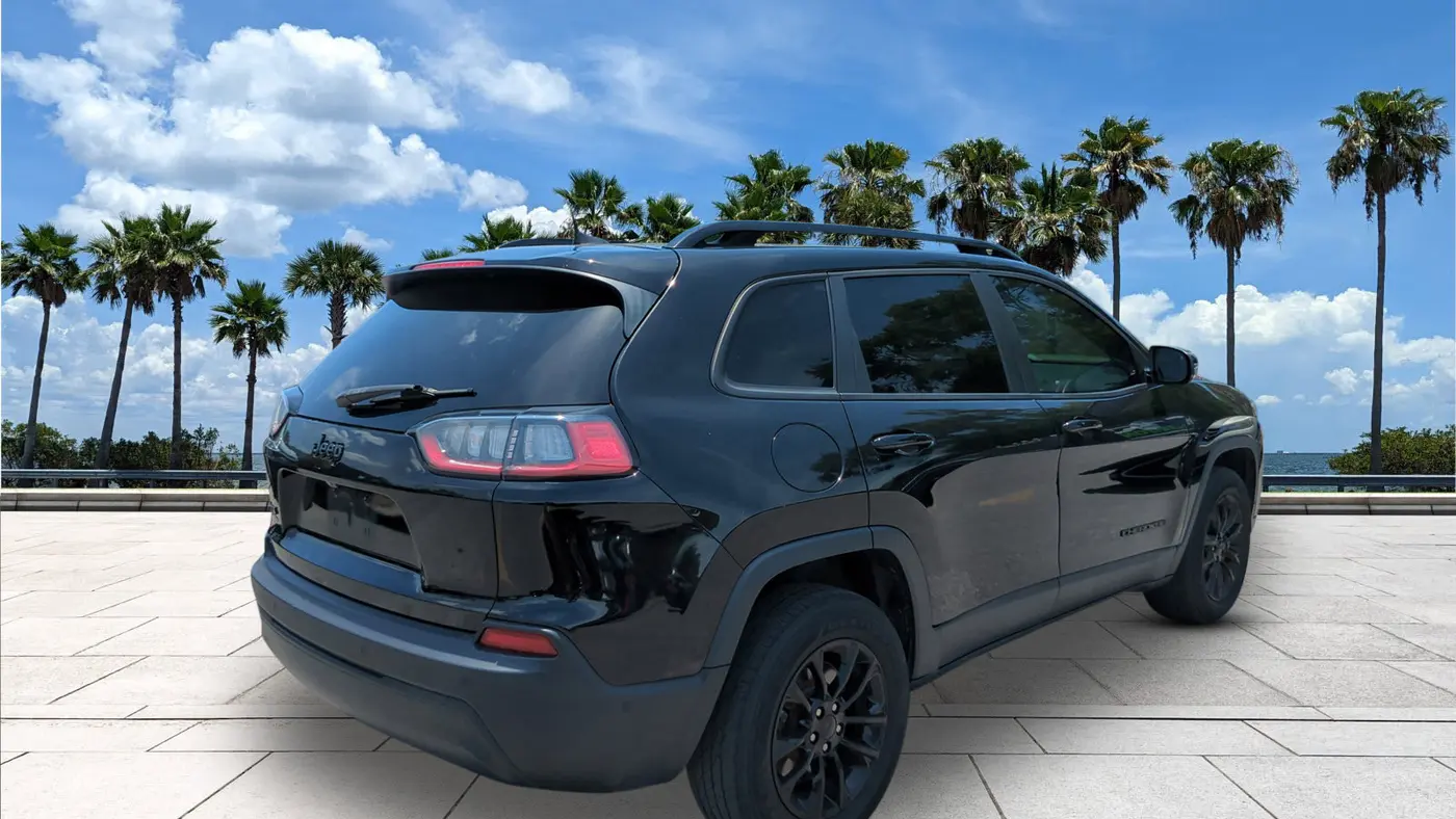 2023 Jeep Cherokee Altitude Lux