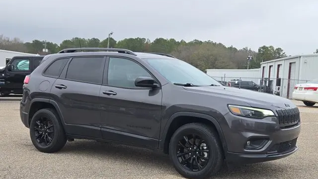 2023 Jeep Cherokee Altitude Lux