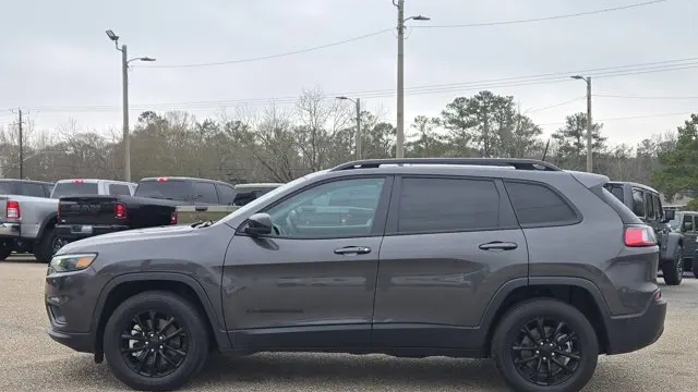 2023 Jeep Cherokee Altitude Lux