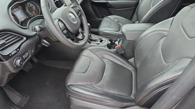 2023 Jeep Cherokee Altitude Lux