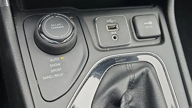 2023 Jeep Cherokee Altitude Lux