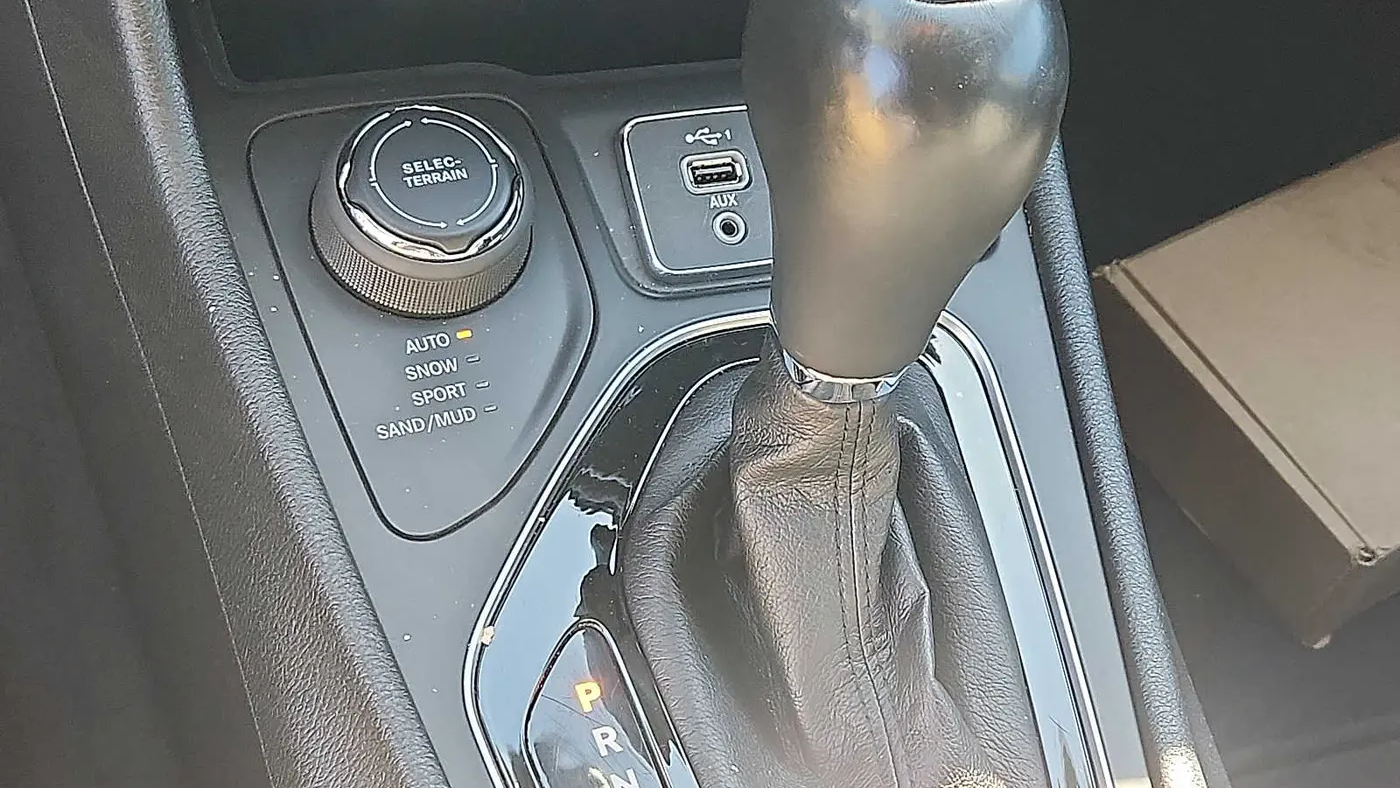 2023 Jeep Cherokee Altitude Lux