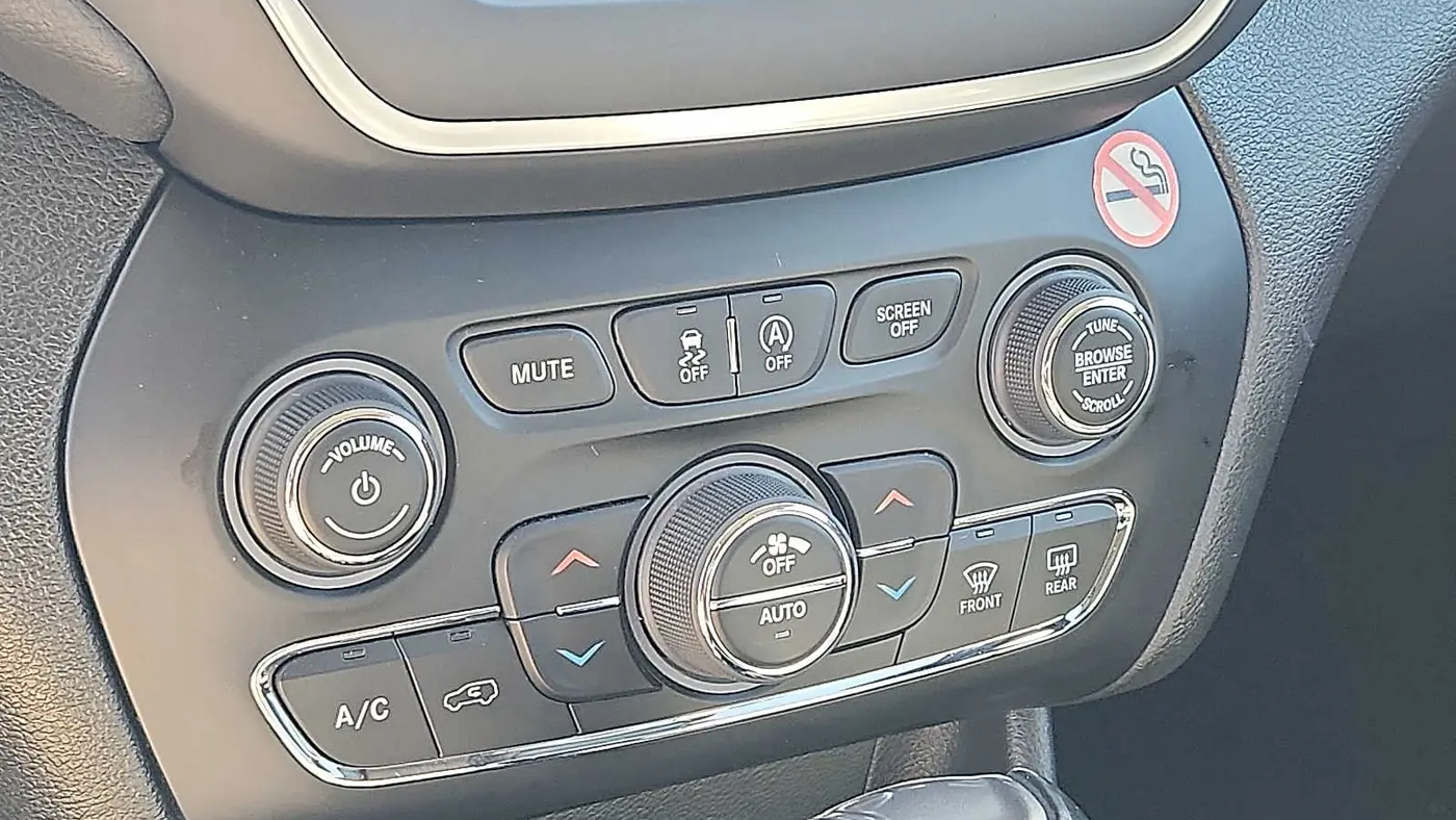 2023 Jeep Cherokee Altitude Lux