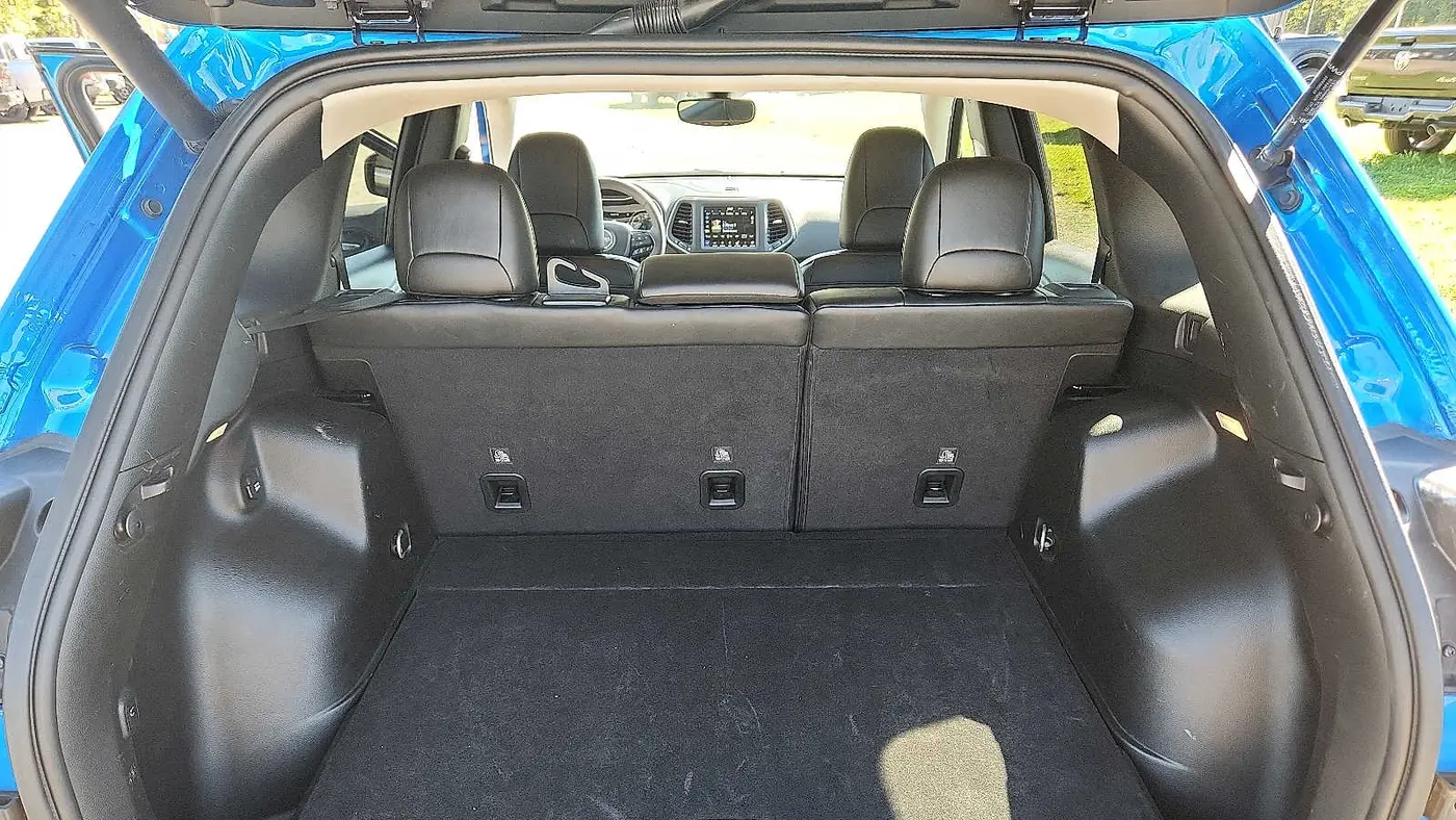 2023 Jeep Cherokee Altitude Lux