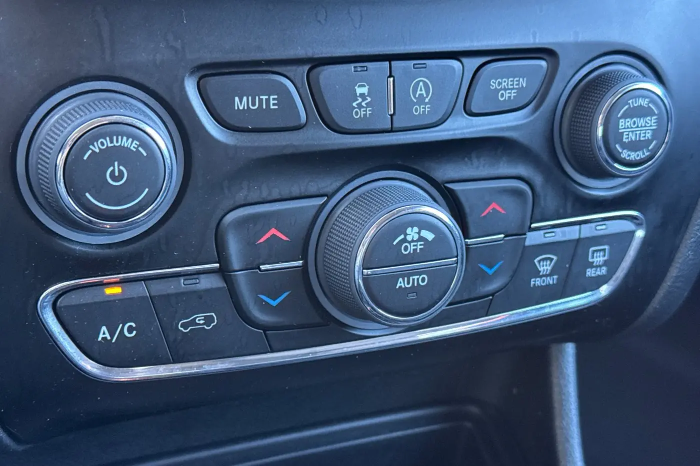 2023 Jeep Cherokee - $21,399