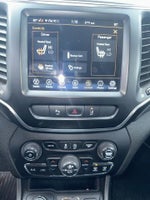 2021 Cherokee Thumbnail 9