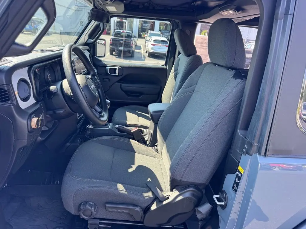 2025 Jeep Wrangler - $29,281