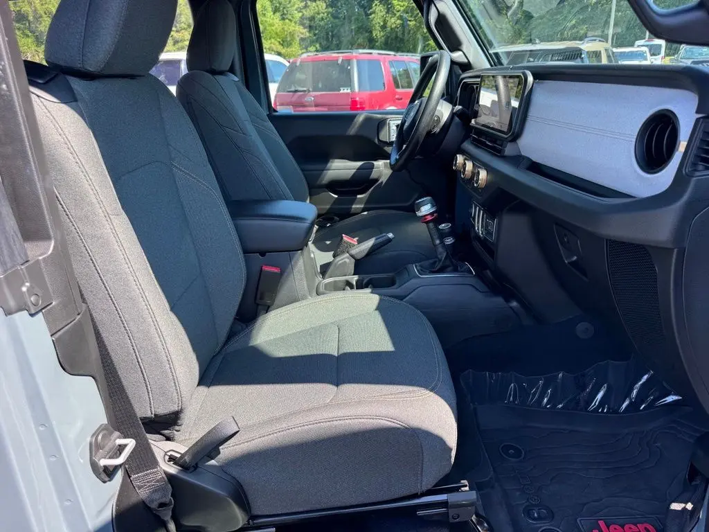 2025 Jeep Wrangler - $29,281