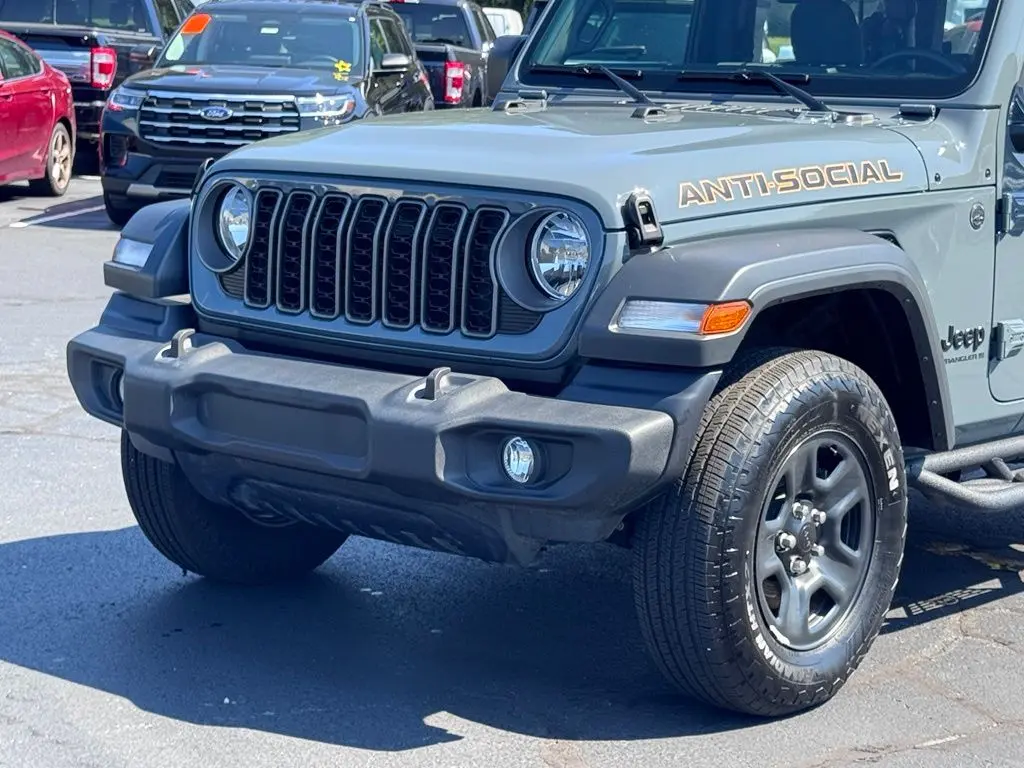 2025 Jeep Wrangler - $29,281