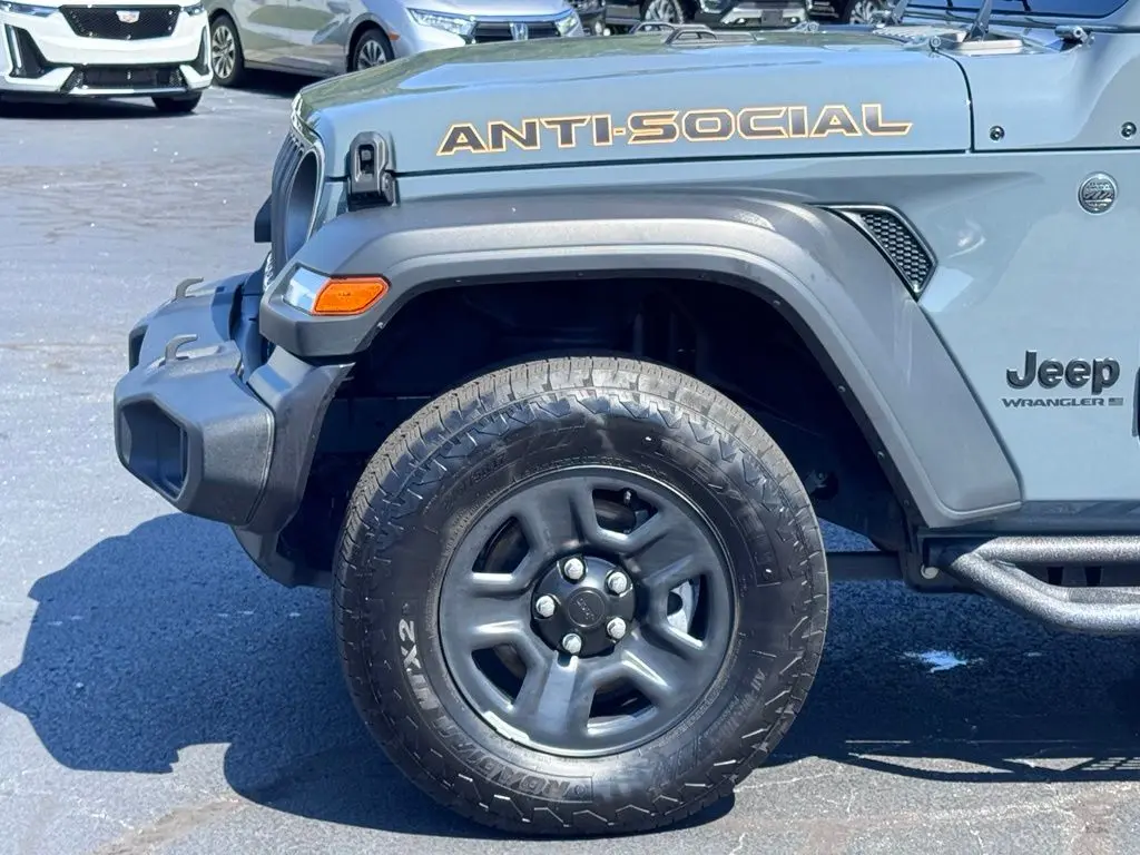 2025 Jeep Wrangler - $29,281