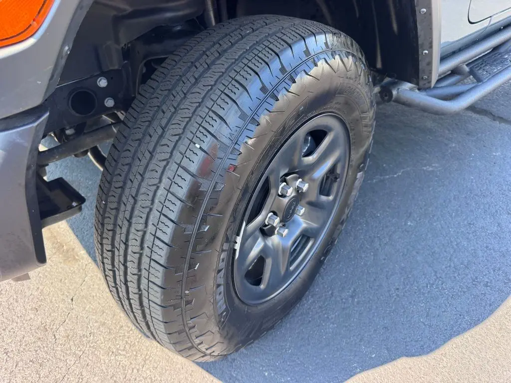 2025 Jeep Wrangler - $29,281