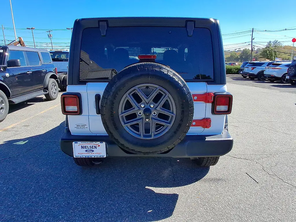 2024 Jeep Wrangler - $26,850