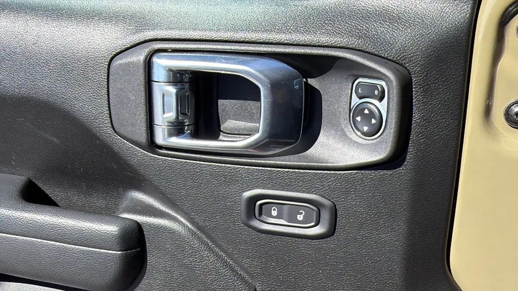 2025 Jeep Wrangler - $31,252