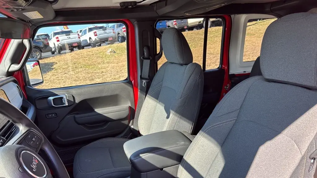 2025 Jeep Wrangler Sport
