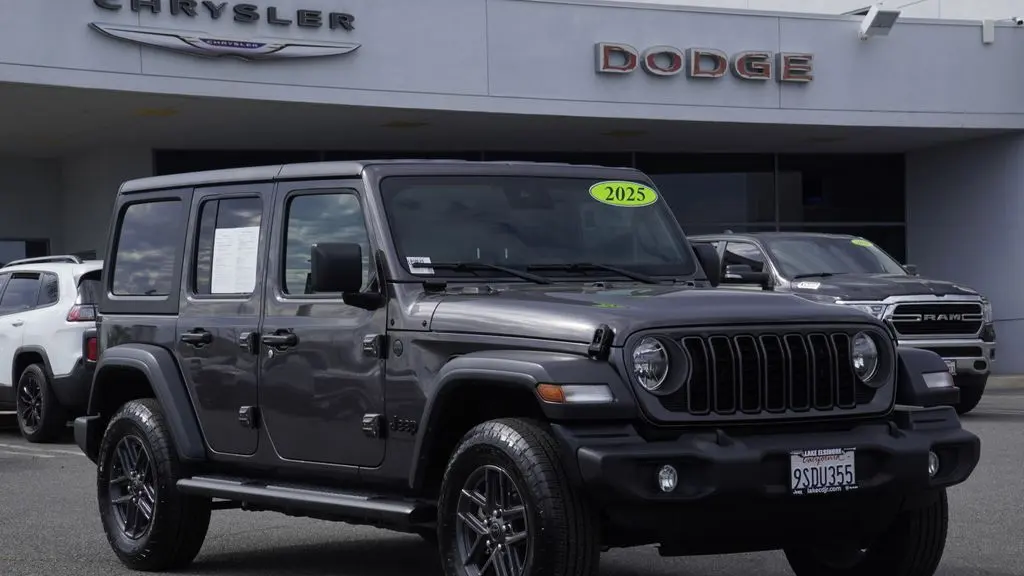 2025 Jeep Wrangler Sport