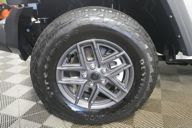 2025 Jeep Wrangler - $28,000