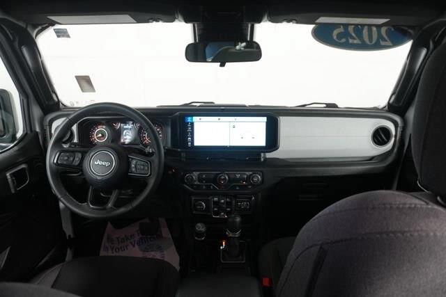 2025 Jeep Wrangler - $28,000