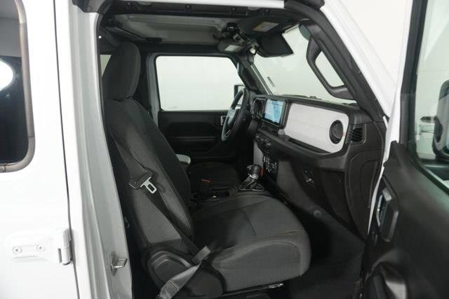 2025 Jeep Wrangler - $28,000