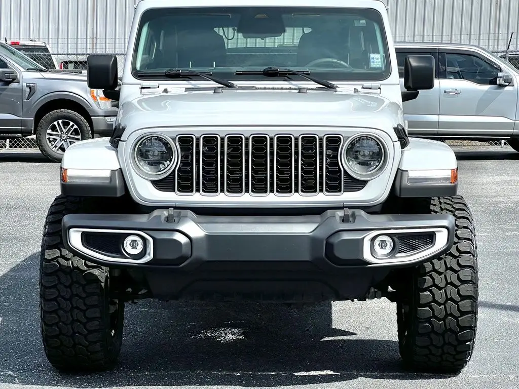 2025 Jeep Wrangler - $39,195