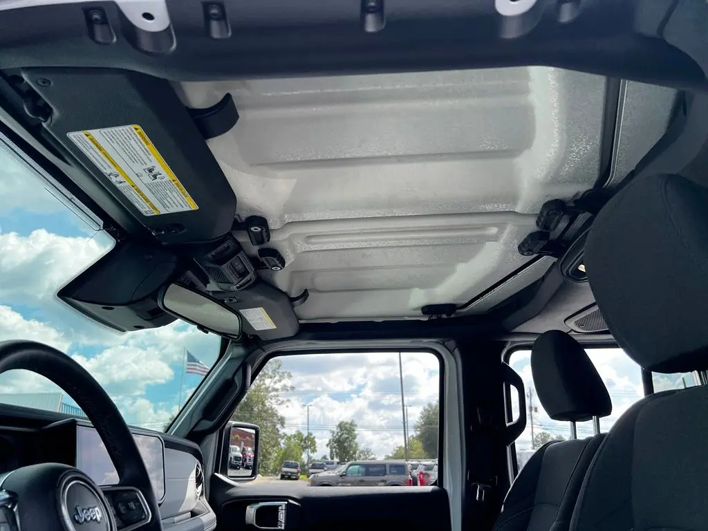 2025 Jeep Wrangler - $39,195