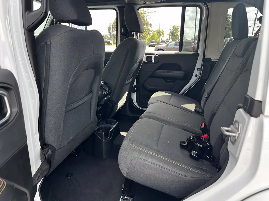 2025 Jeep Wrangler - $39,195