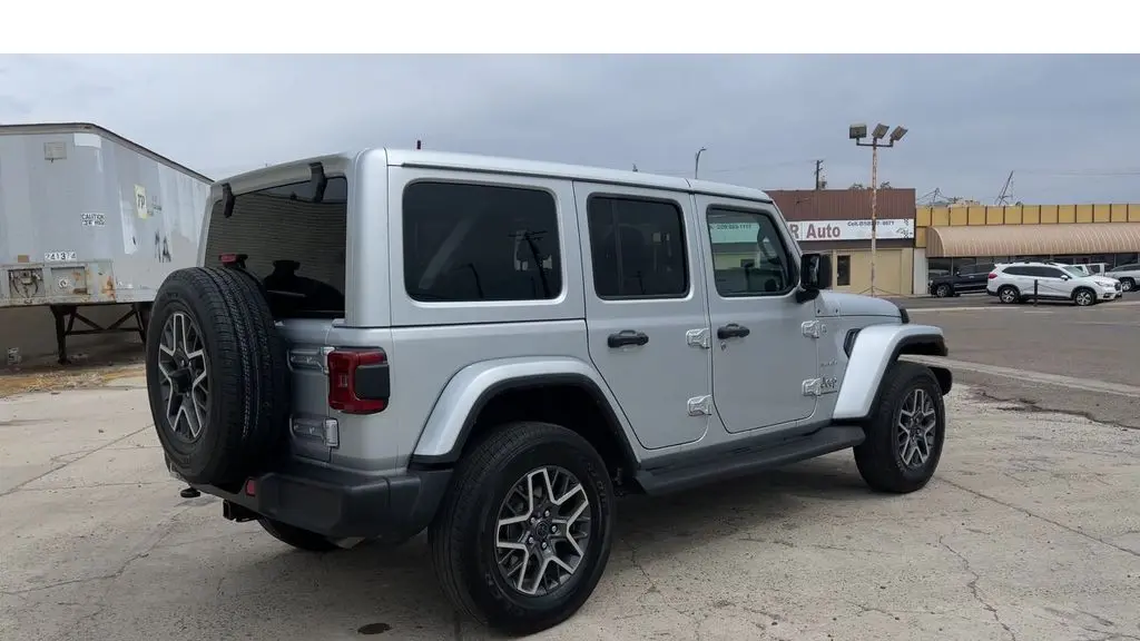 2024 Jeep Wrangler Sahara