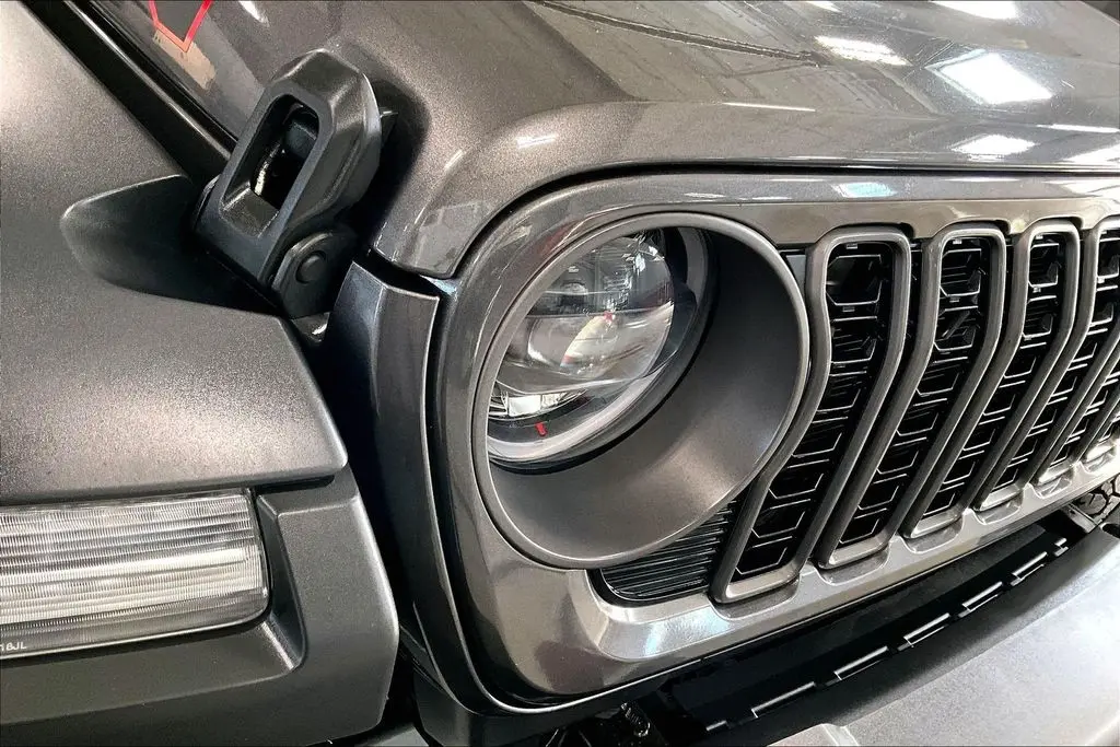 2024 Jeep Wrangler - $33,988